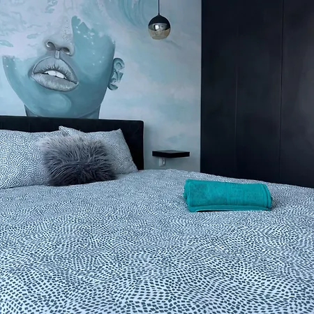Black Apartment